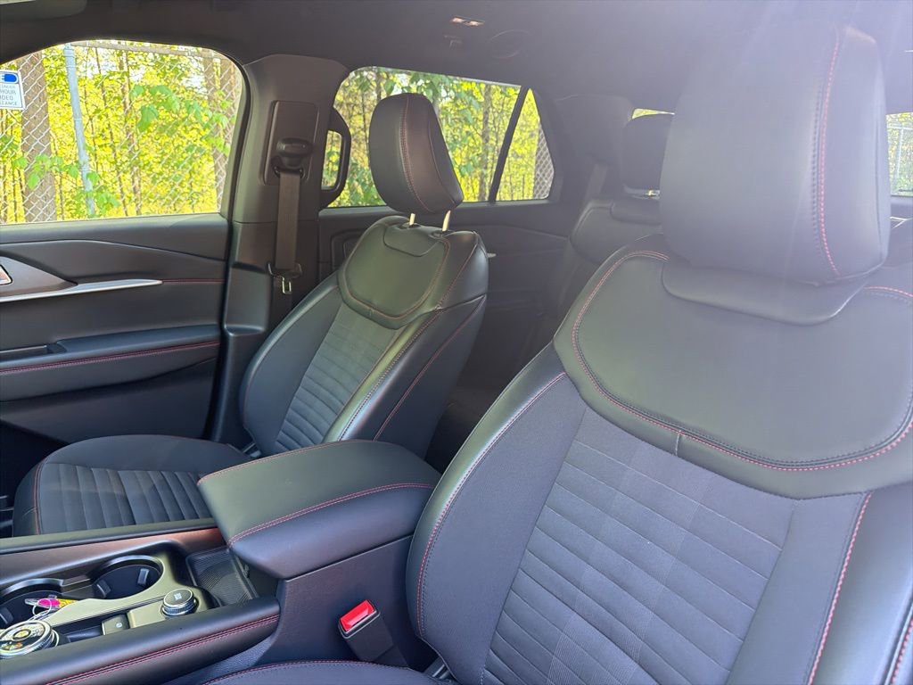Used 2025 Ford Explorer ST-Line image 18