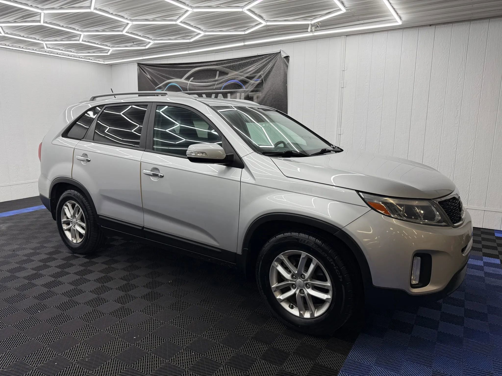 Used 2015 Kia Sorento LX FWD image 2
