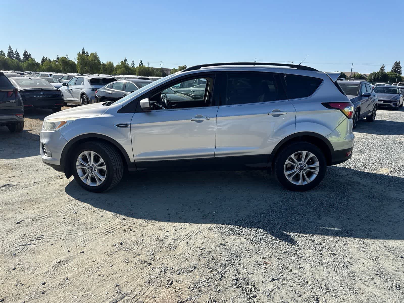 Used 2018 Ford Escape SE FWD image 8