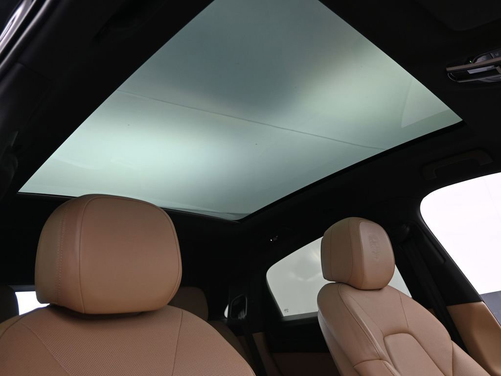 Used 2022 Porsche Cayenne Coupe w/ Premium Package image 21