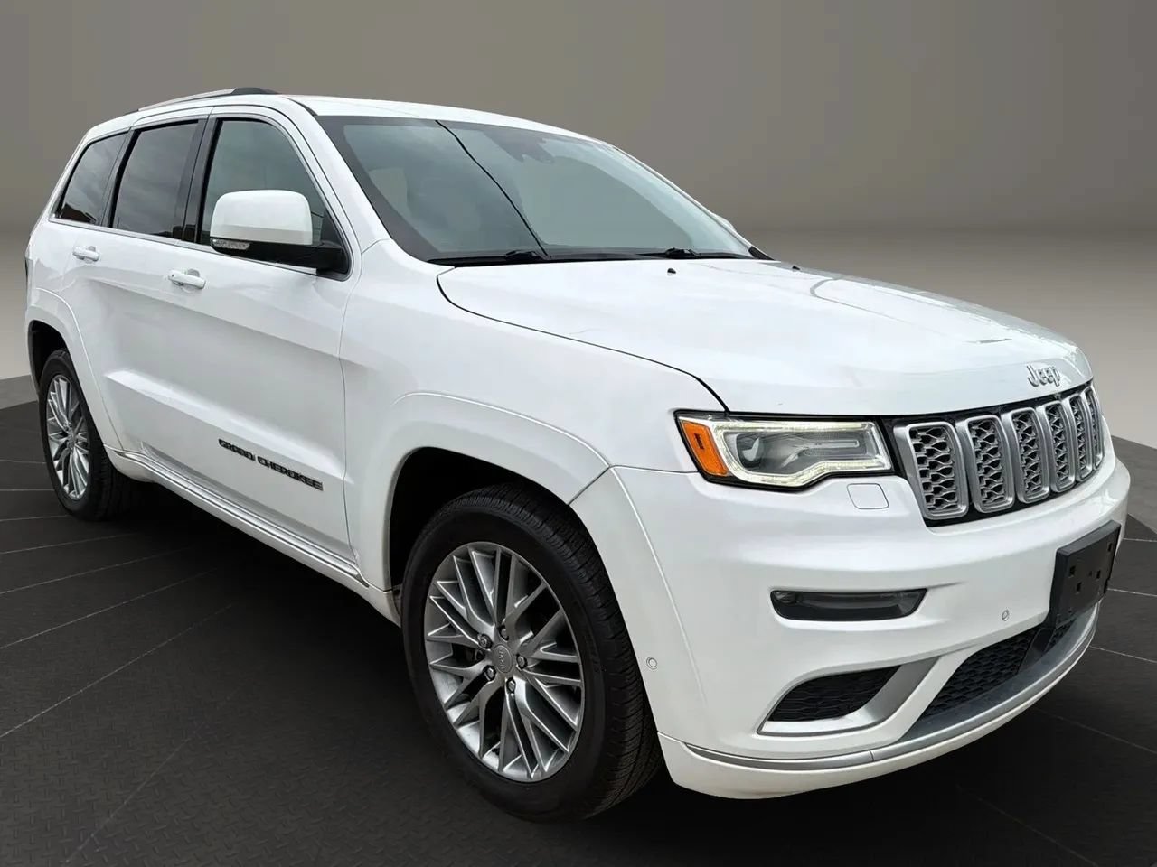 Used 2017 Jeep Grand Cherokee Summit AWD/4WD image 3