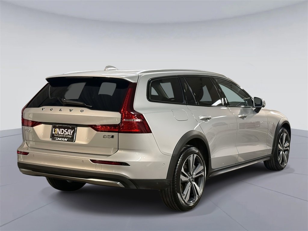 Used 2025 Volvo V60 B5 Cross Country Plus image 10