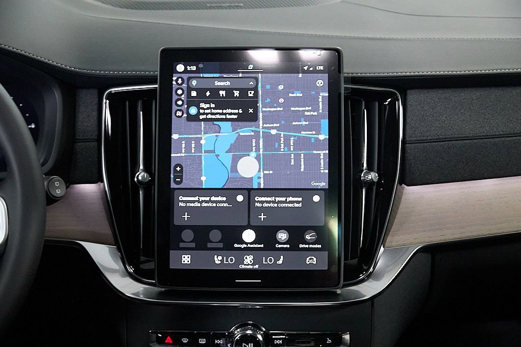 New 2026 Volvo XC90 T8 Plus w/ Protection Package image 27