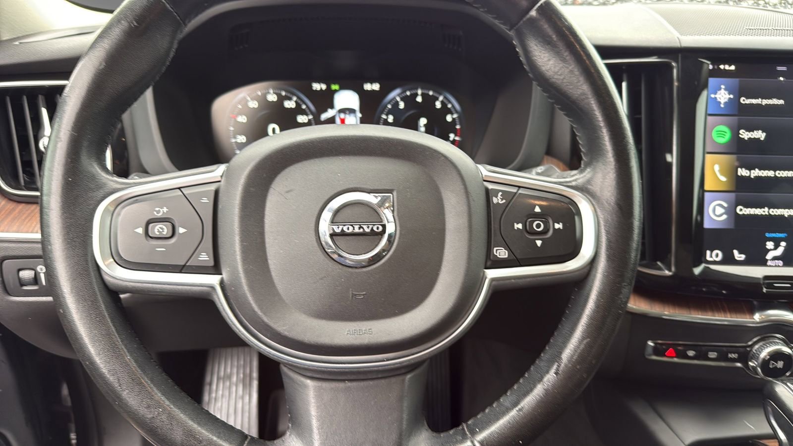 Used 2019 Volvo XC60 T5 Momentum w/ Multimedia Package AWD/4WD image 14