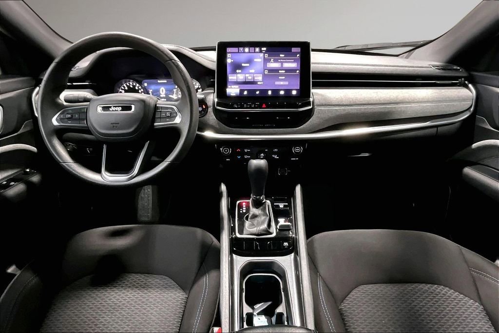 Used 2023 Jeep Compass Sport image 8