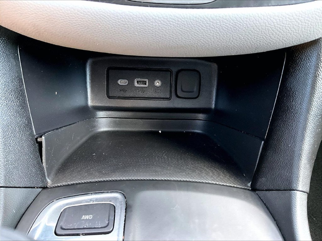 Used 2024 Chevrolet Equinox LS AWD/4WD image 25