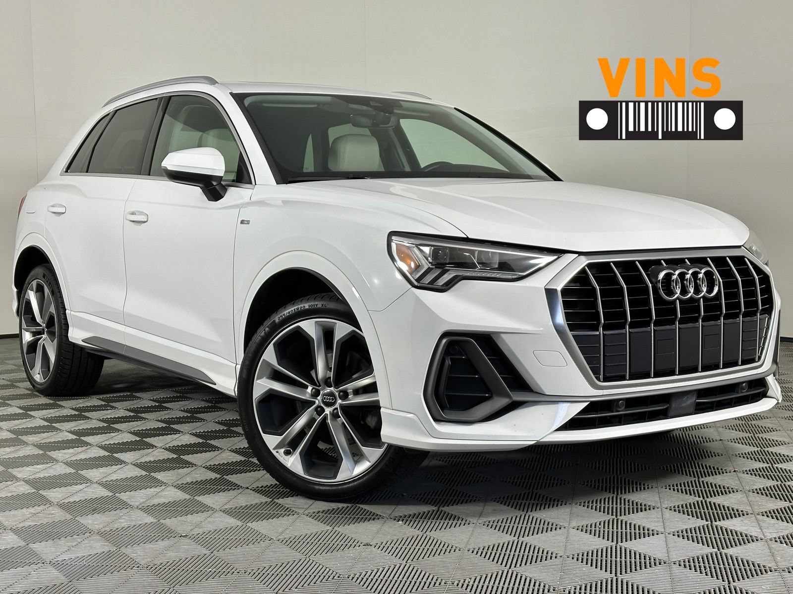 Used 2020 Audi Q3 2.0T Premium Plus w/ Premium Plus Package AWD/4WD video 1