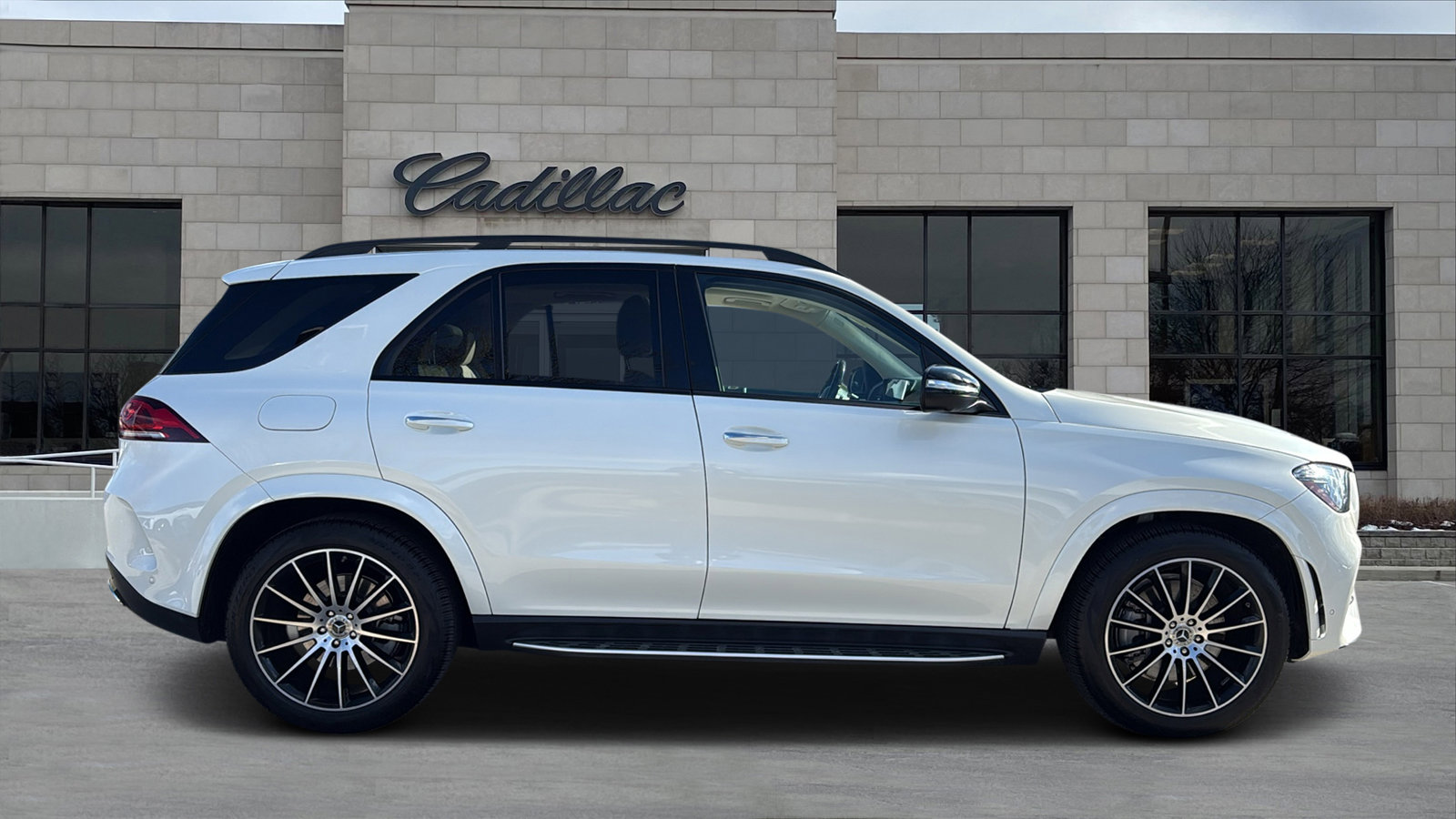 Used 2023 Mercedes-Benz GLE 450 4MATIC image 2