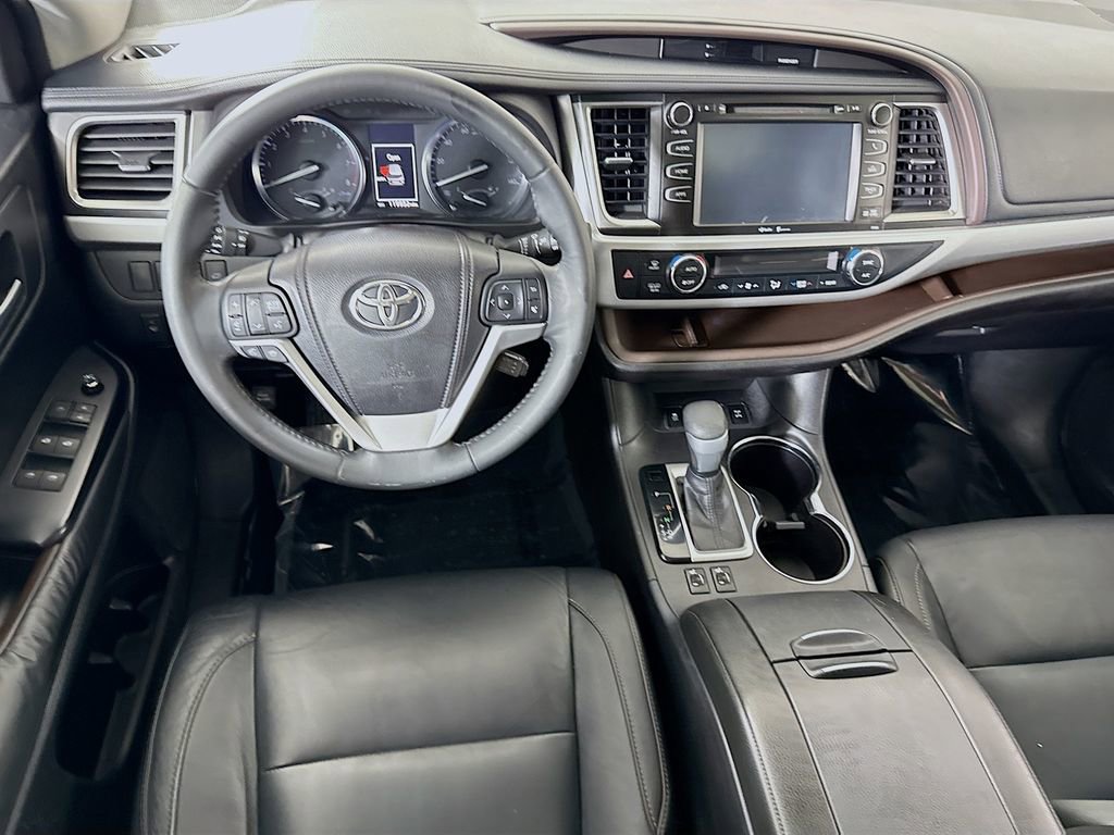 Used 2014 Toyota Highlander XLE AWD/4WD image 3
