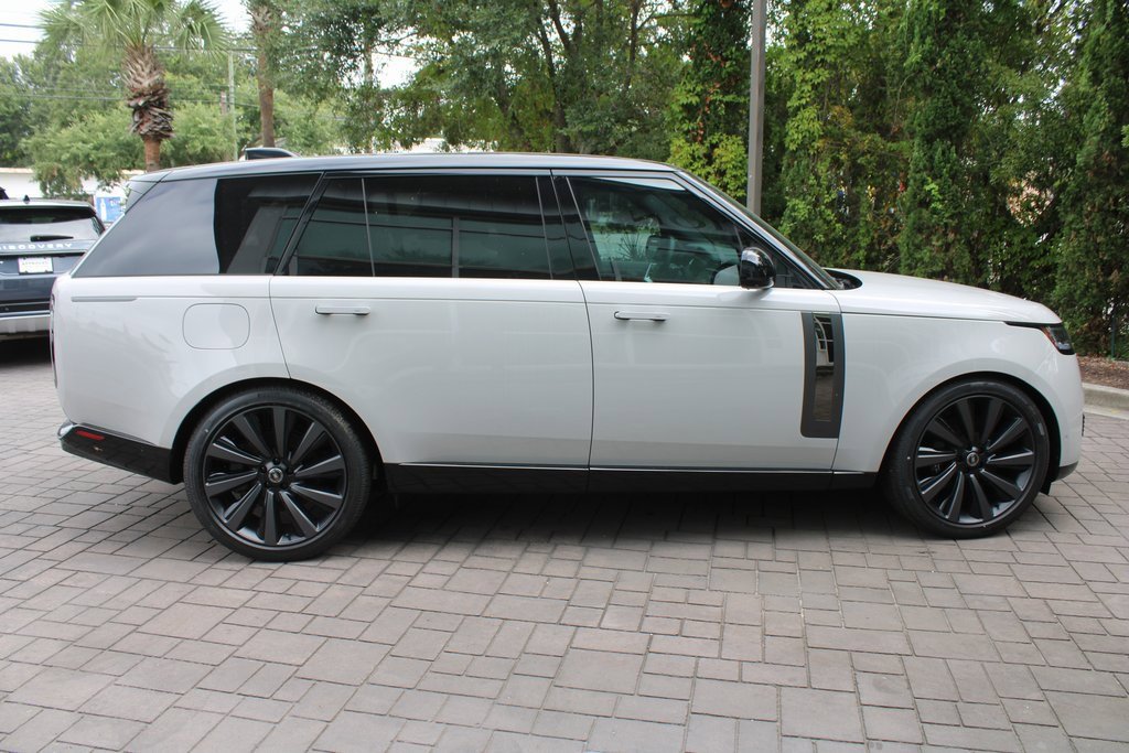 New 2025 Land Rover Range Rover SV image 4