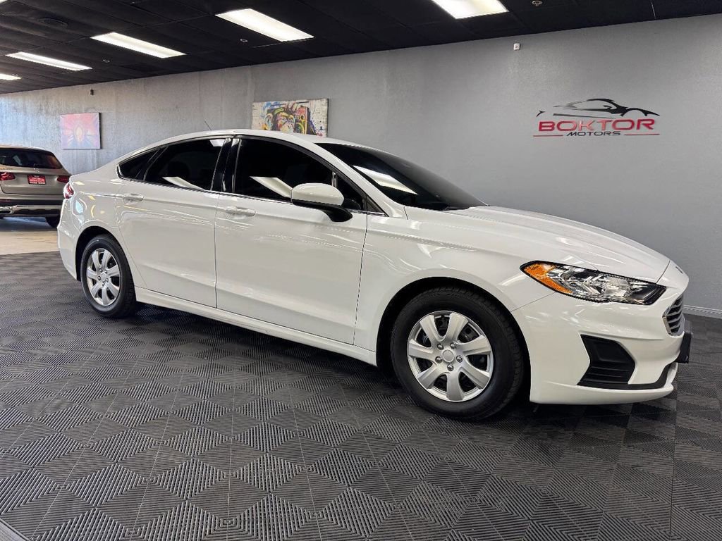 Used 2019 Ford Fusion S image 2