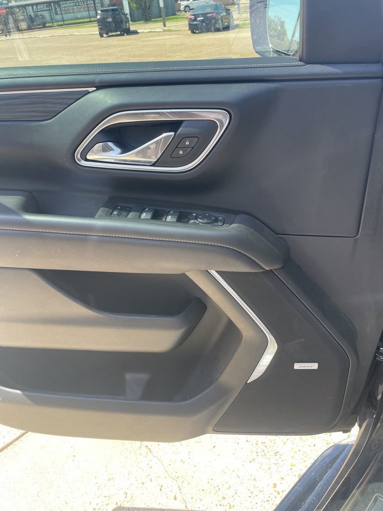 Used 2024 GMC Yukon XL SLT w/ SLT Luxury Package image 9