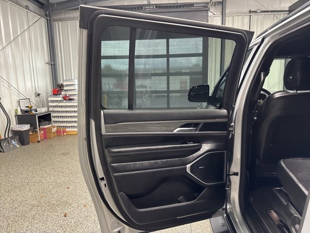 Used 2024 Jeep Wagoneer L Series II image 19