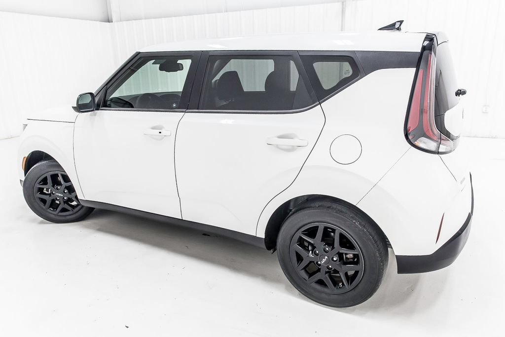 Used 2023 Kia Soul S FWD image 4