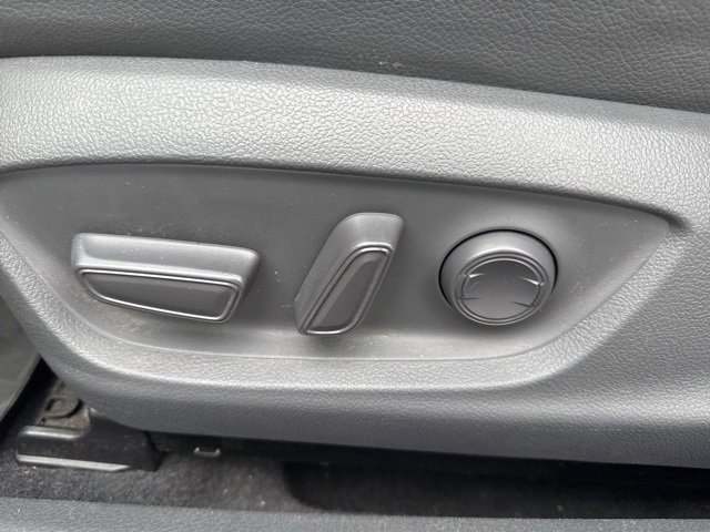 Used 2018 Toyota Camry XLE image 11