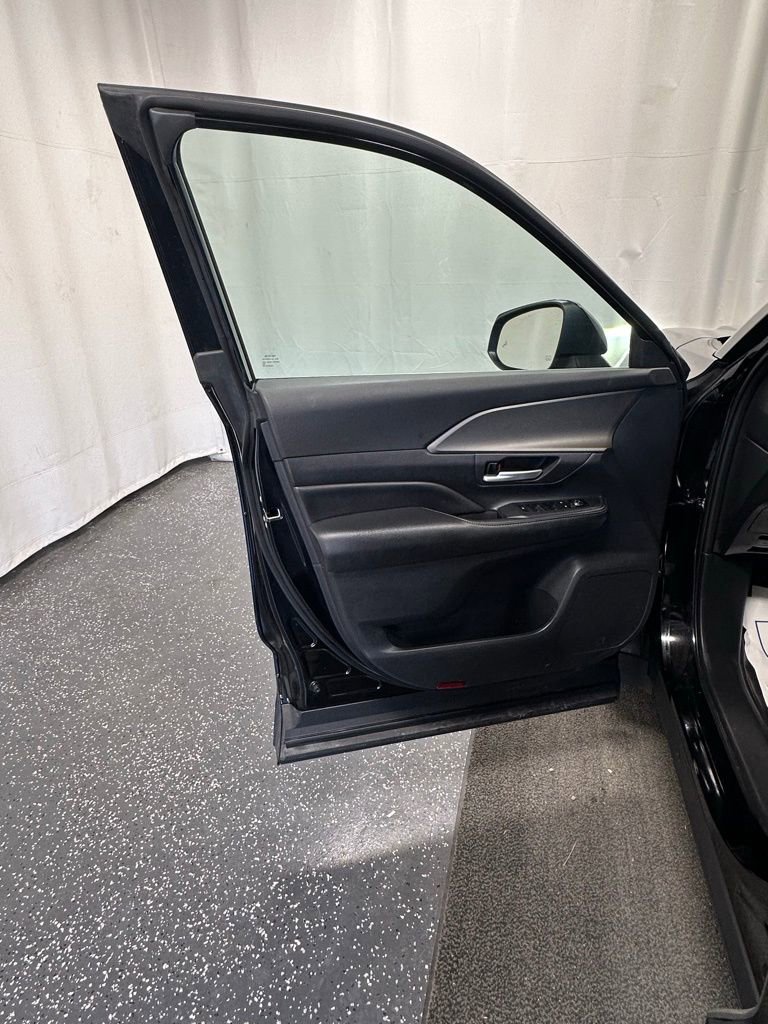 Used 2024 Toyota Grand Highlander XLE image 12