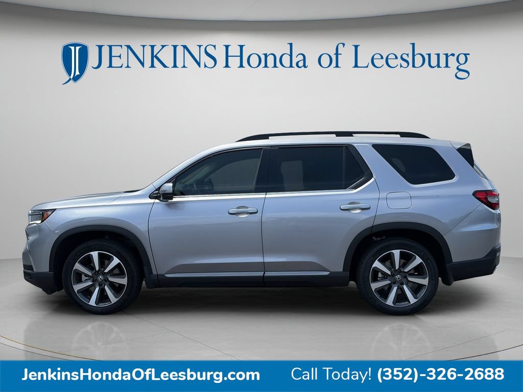 Certified 2025 Honda Pilot Touring image 6