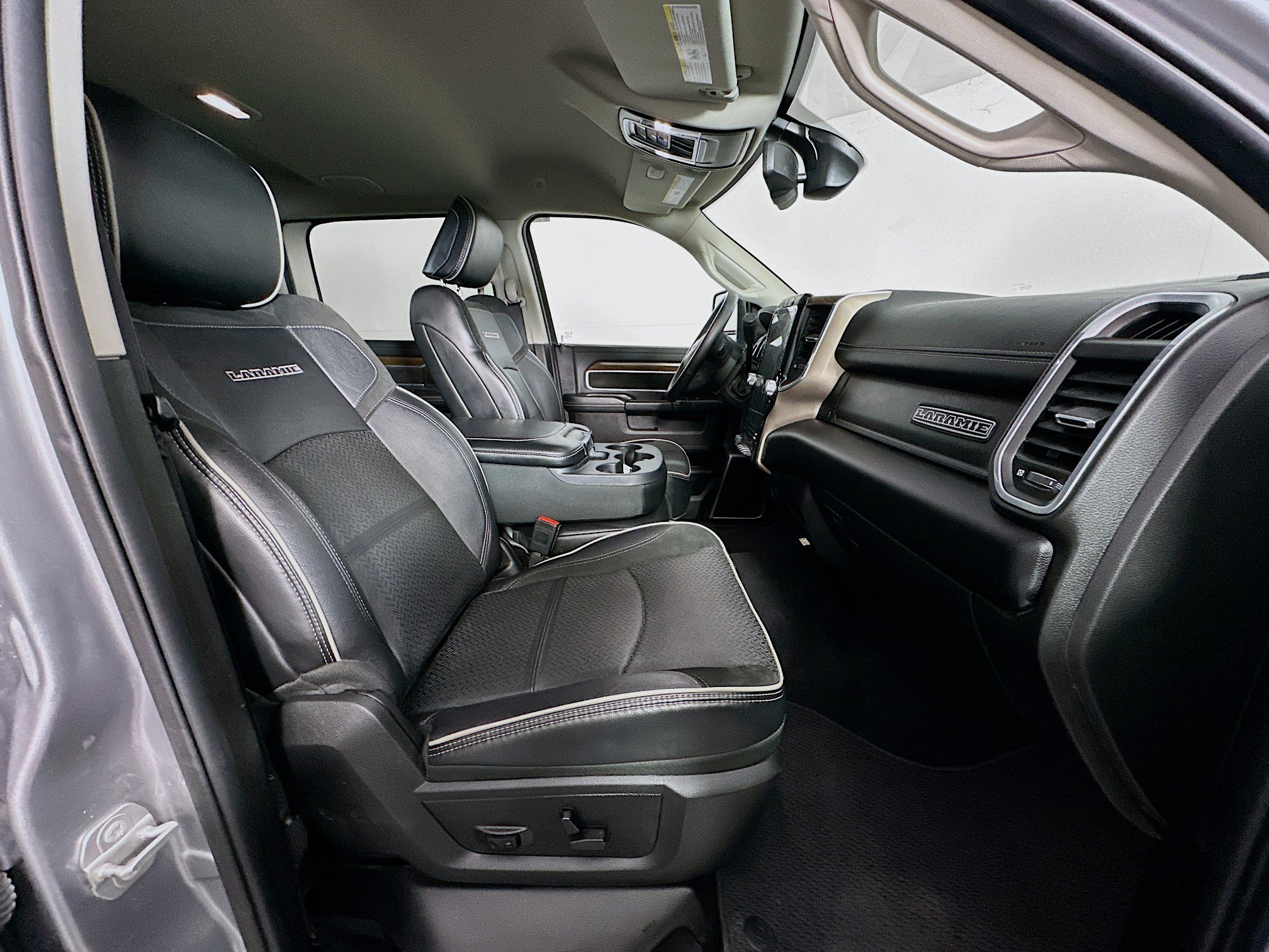 Used 2024 RAM 2500 Laramie image 32