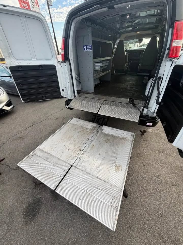 Used 2021 Chevrolet Express 3500 w/ Driver Convenience Package RWD image 8