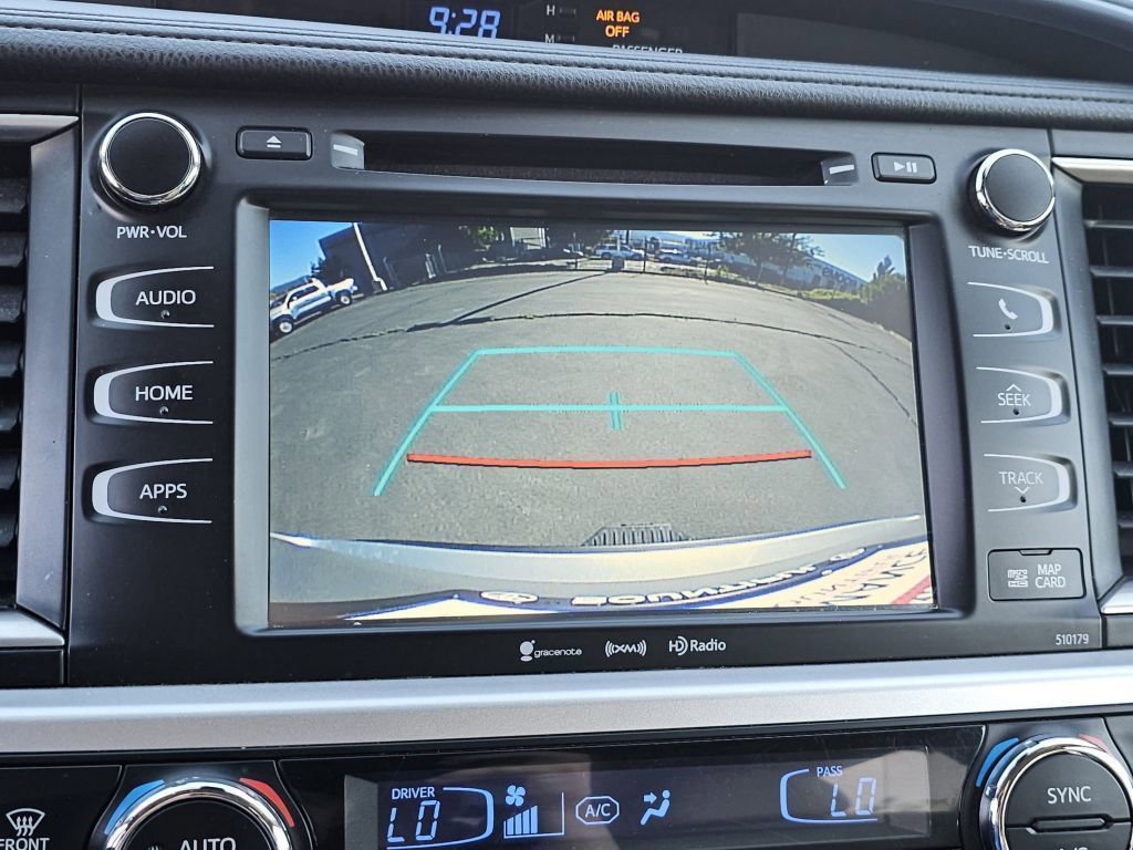 Used 2018 Toyota Highlander XLE AWD/4WD image 12