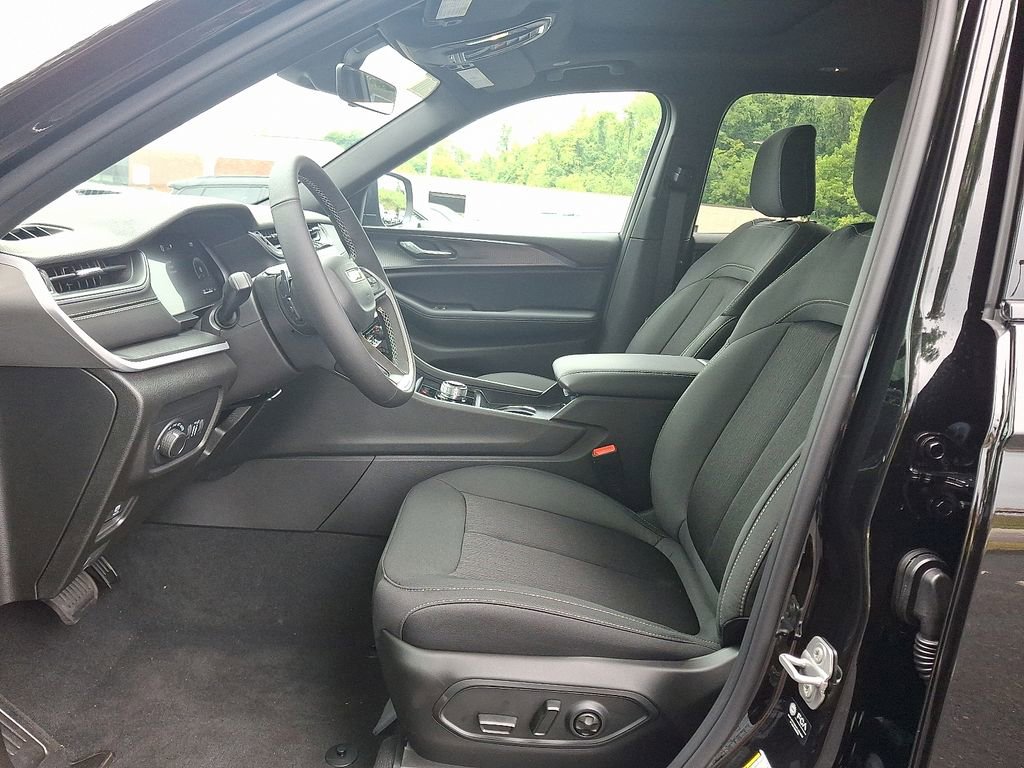 New 2025 Jeep Grand Cherokee L Laredo w/ Luxury Tech Group I image 14