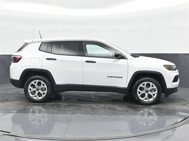 Used 2025 Jeep Compass Sport image 4