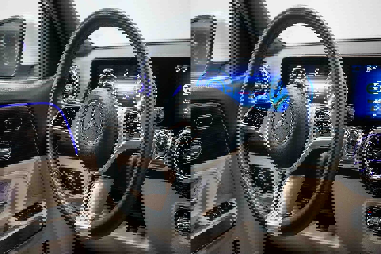 Used 2025 Mercedes-Benz EQB 250+ image 14