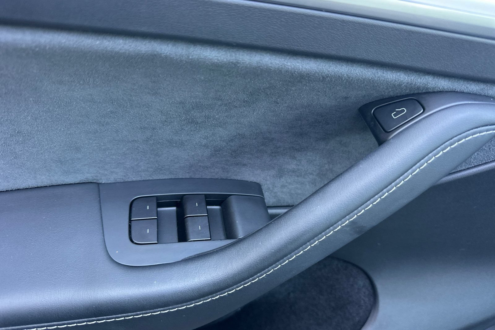Used 2025 Tesla Model Y Long Range RWD image 11