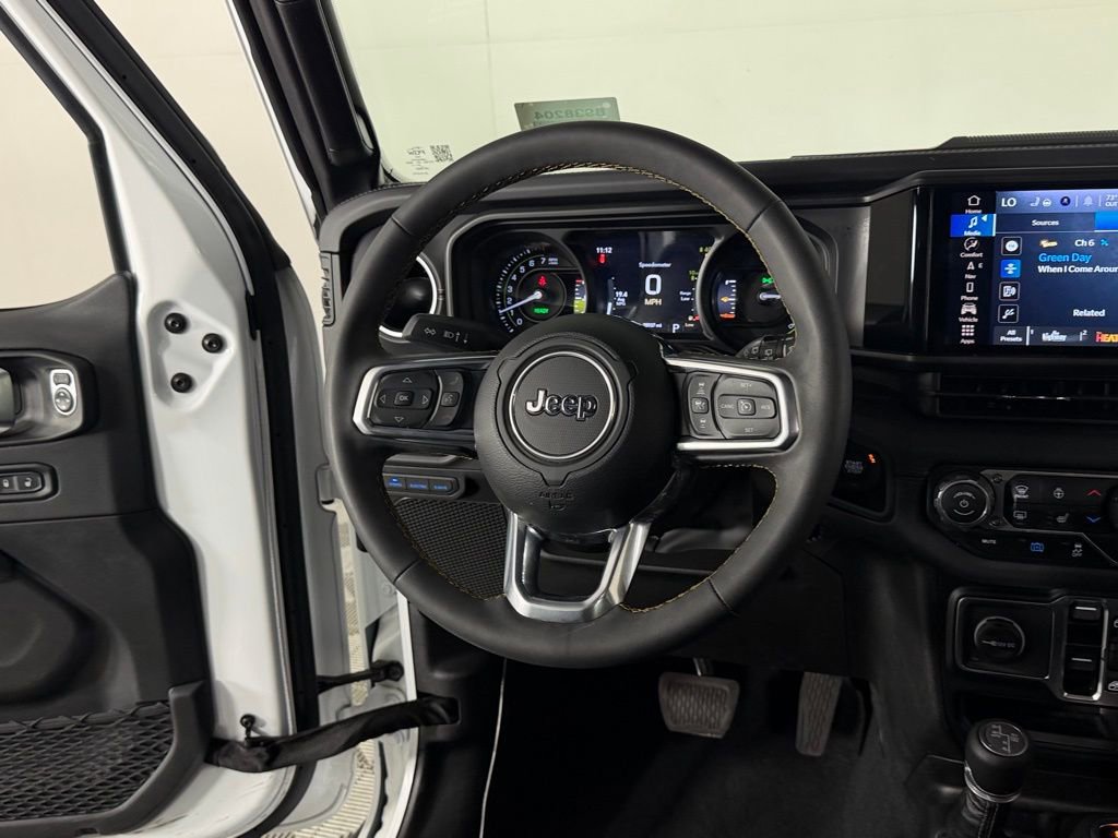 Used 2024 Jeep Wrangler Unlimited Sahara w/ Technology Group AWD/4WD image 17