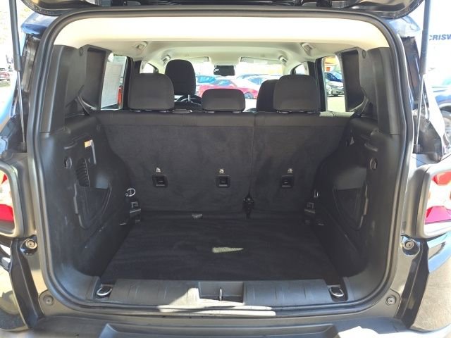 Used 2023 Jeep Renegade Latitude w/ Premium Group image 34