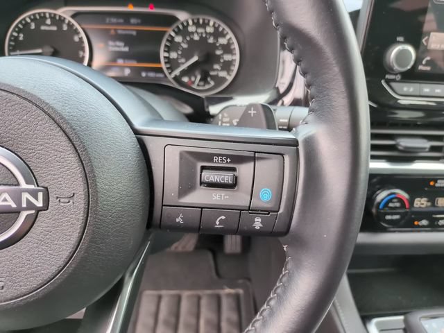 Used 2025 Nissan Pathfinder SV AWD/4WD image 15