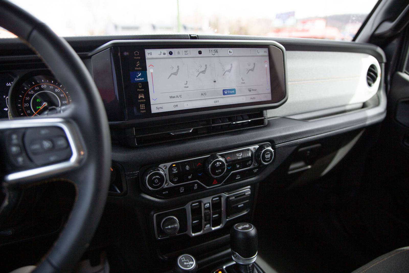 Used 2025 Jeep Wrangler Sahara image 12