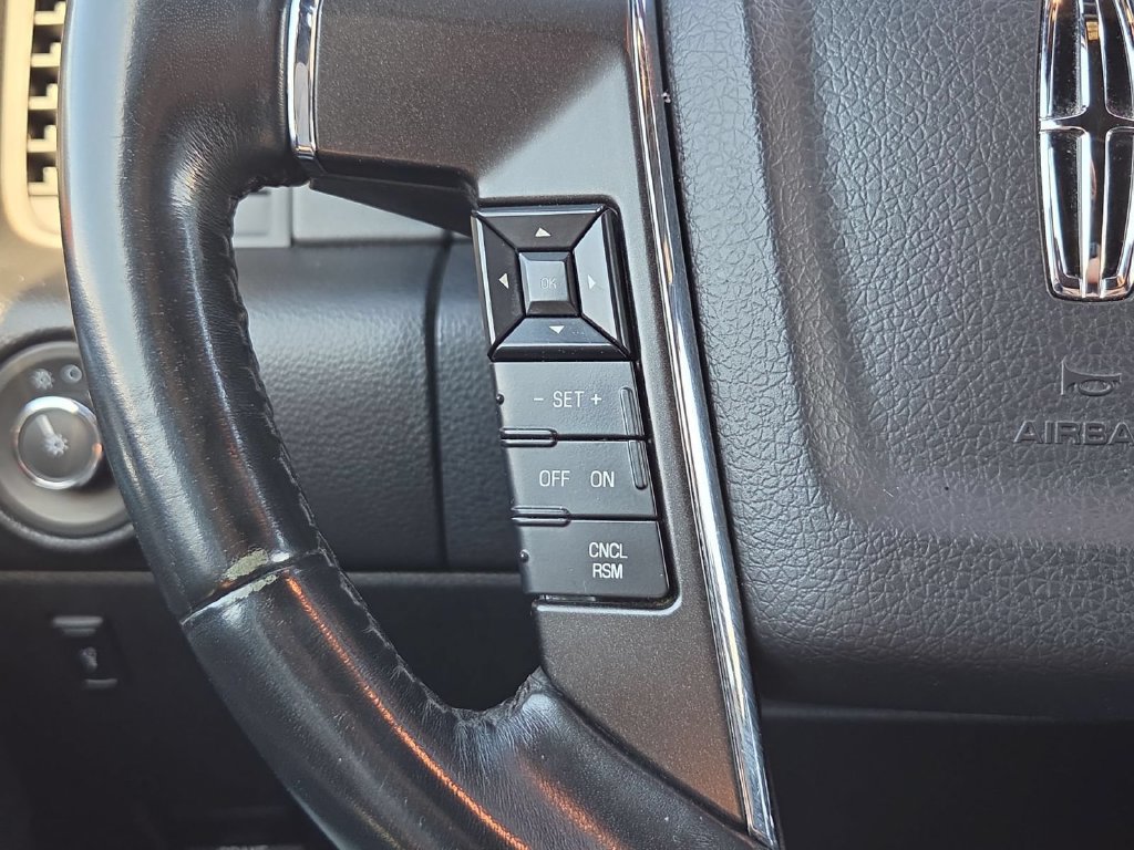 Used 2017 Lincoln Navigator Select AWD/4WD image 19