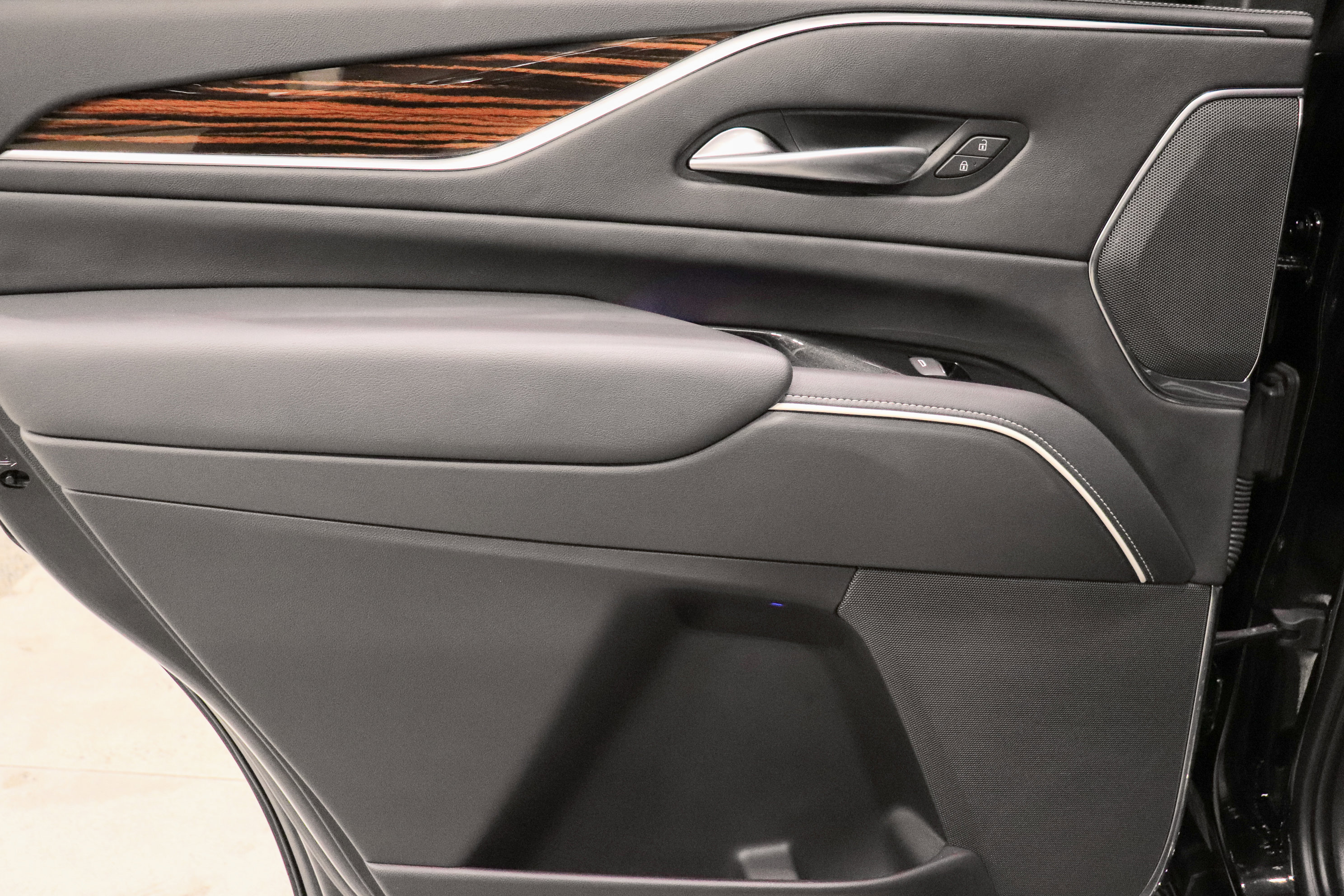 Used 2022 Cadillac Escalade Premium Luxury image 17