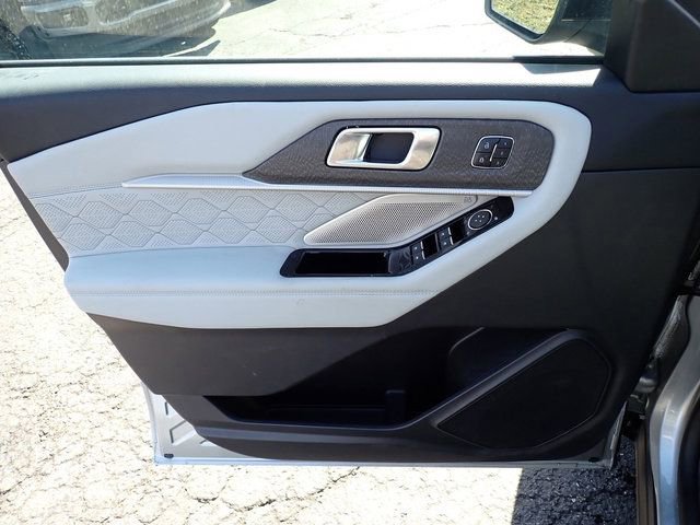 Certified 2025 Ford Explorer Platinum w/ LUX Leather Package image 22