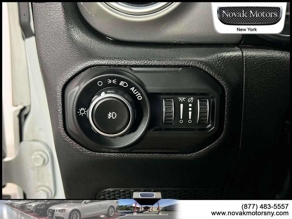 Used 2022 Jeep Wrangler Unlimited Sahara w/ Cold Weather Group AWD/4WD image 19