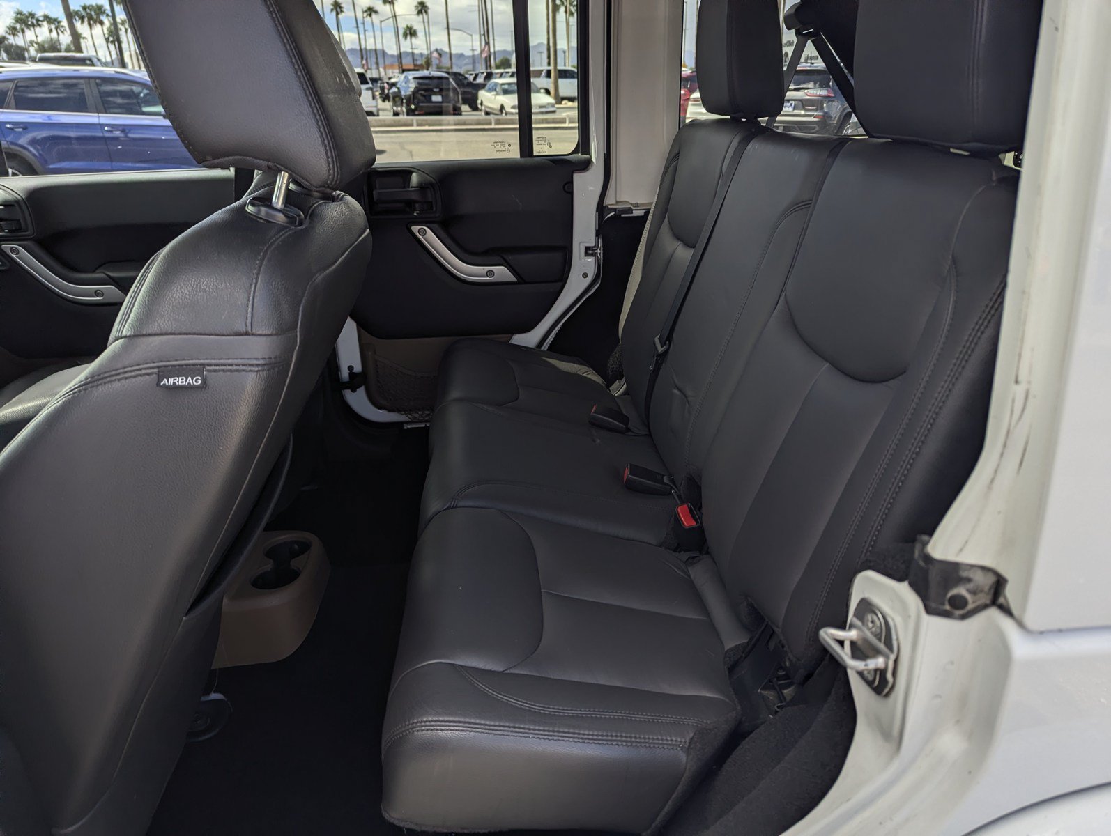 Used 2014 Jeep Wrangler Unlimited Rubicon w/ Connectivity Group AWD/4WD image 8
