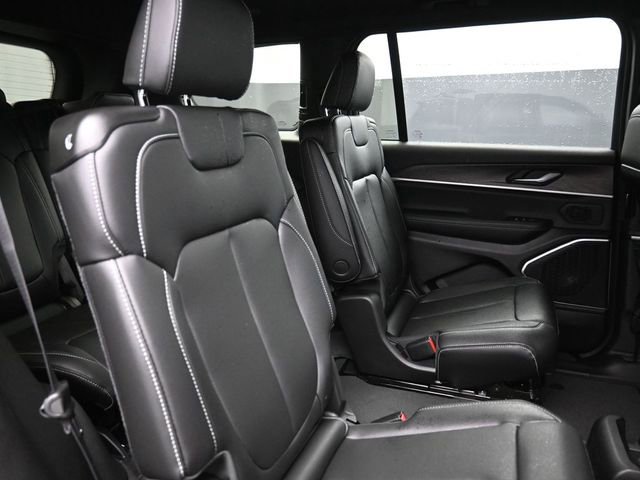 New 2026 Jeep Grand Cherokee L Limited w/ Limited Altitude Package AWD/4WD image 24