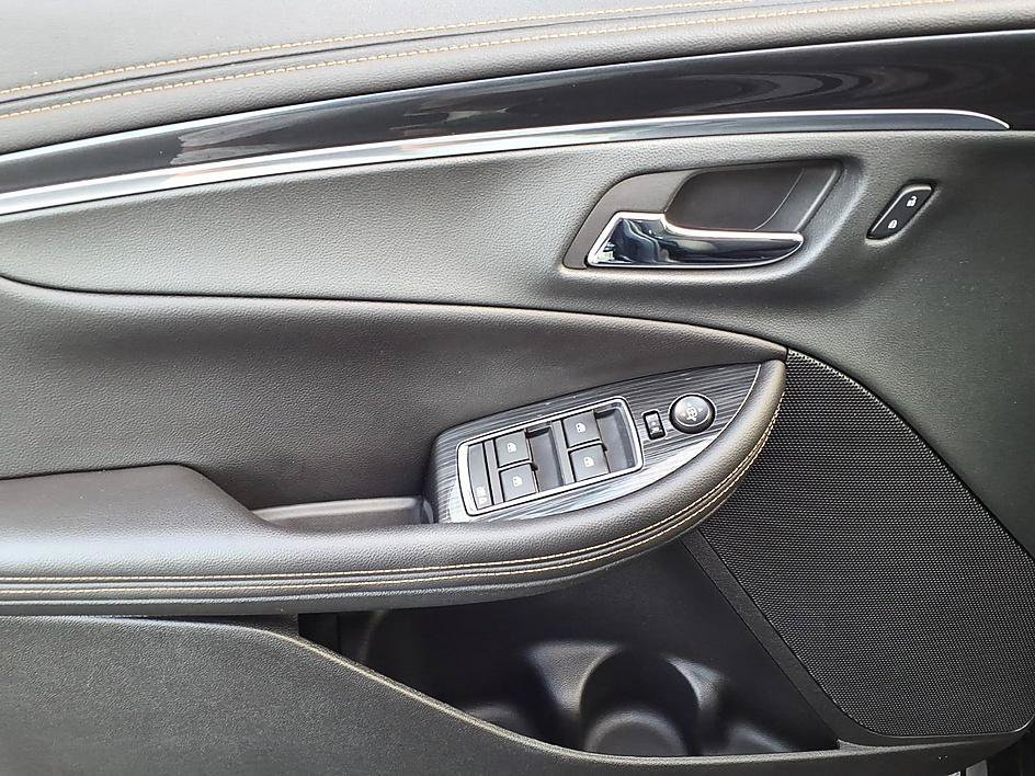 Used 2018 Chevrolet Impala LT FWD image 11