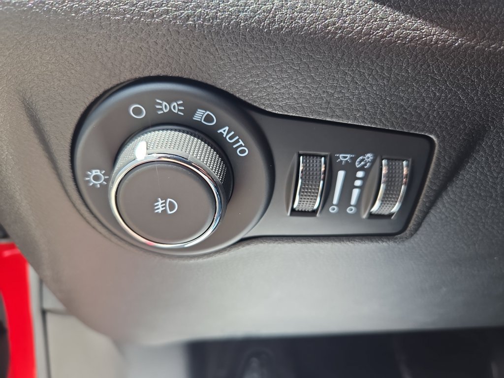 Used 2023 Jeep Compass Latitude AWD/4WD image 28