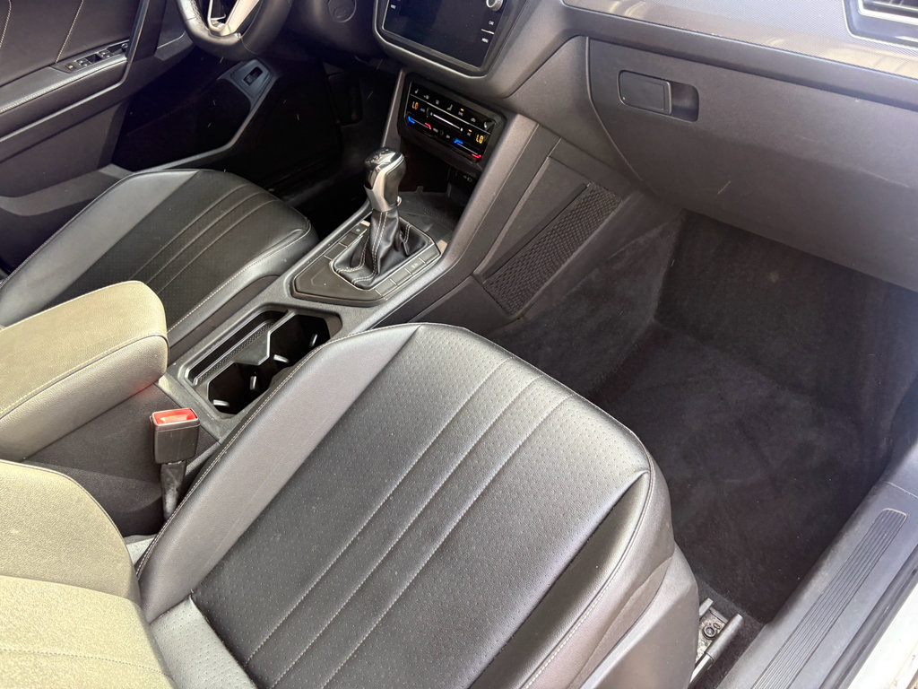 Used 2022 Volkswagen Tiguan SE w/ Panoramic Sunroof Package FWD image 28
