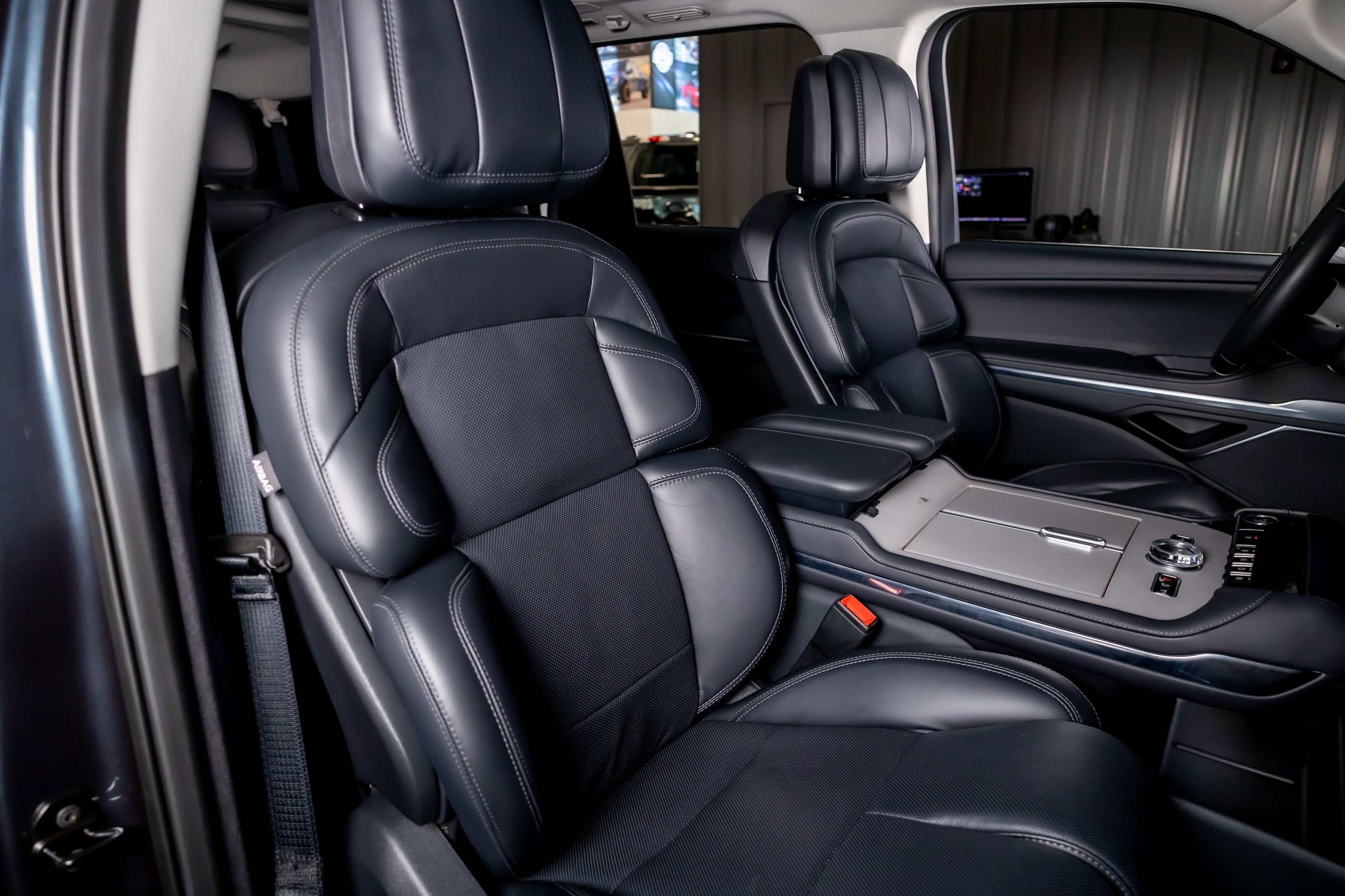 Used 2025 Lincoln Navigator L Reserve image 22