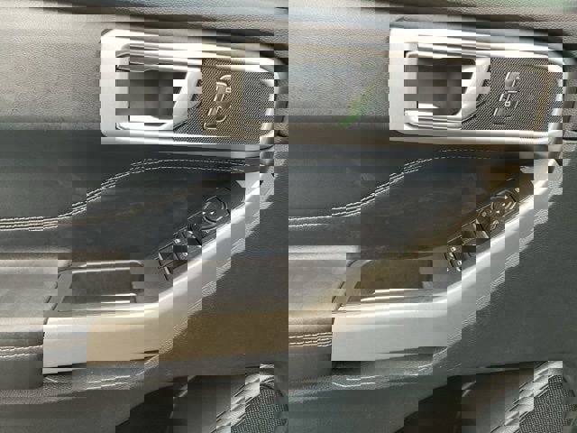 Used 2022 Ford Explorer XLT image 27