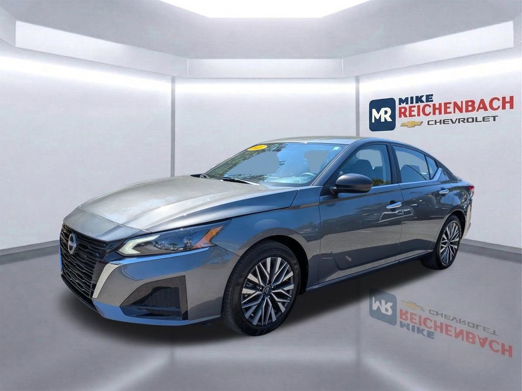 Used 2025 Nissan Altima 2.5 SV FWD image 8