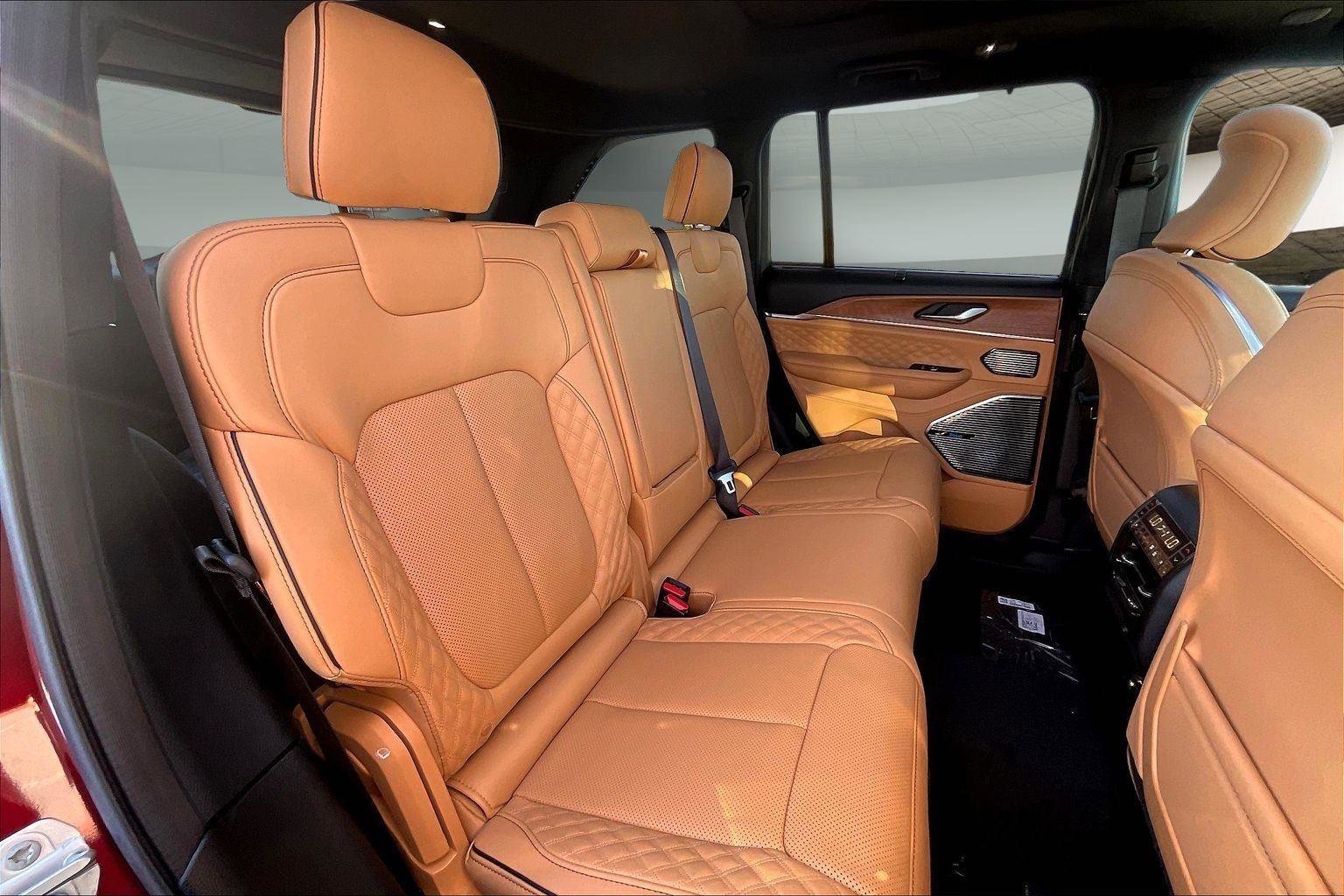 New 2025 Jeep Grand Cherokee Summit image 10