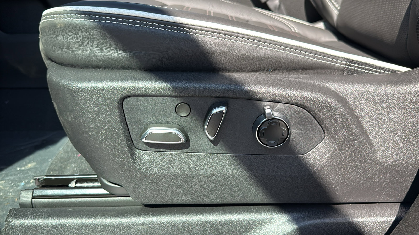 New 2026 GMC Sierra 2500 AT4X w/ LPO, Black Badging Package image 9