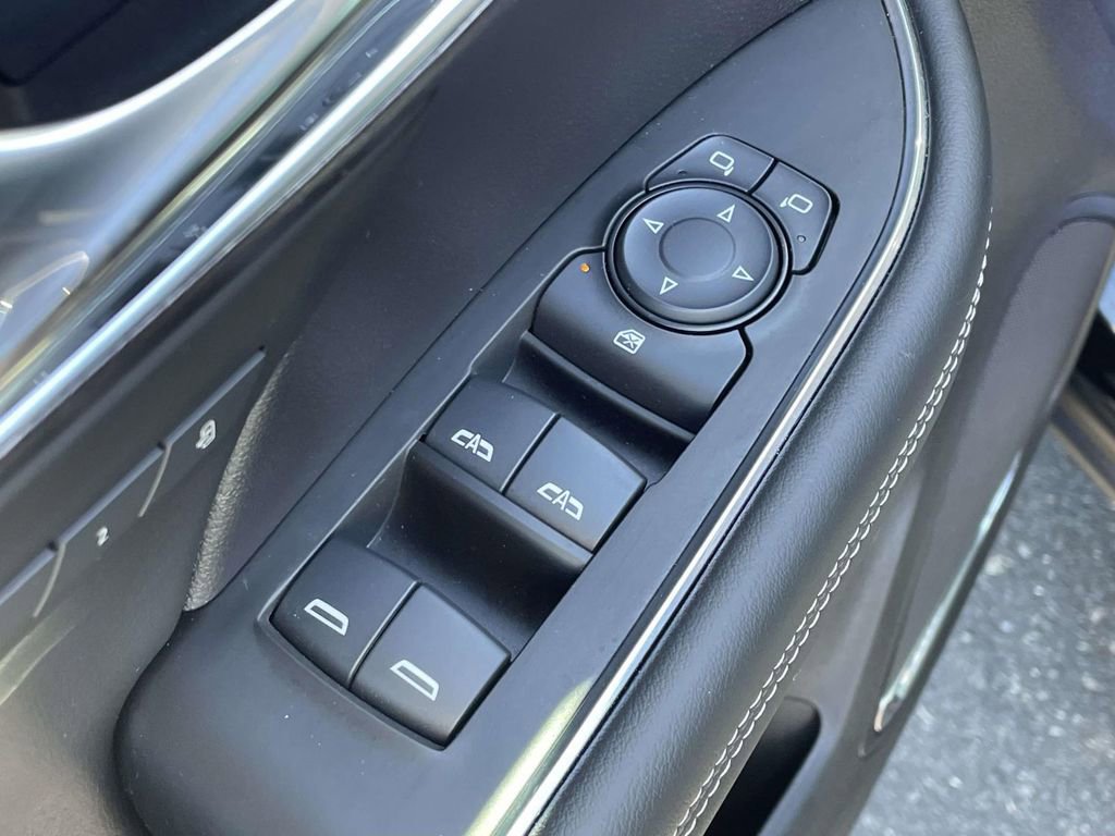Used 2022 Buick Envision Avenir w/ Technology Package II FWD image 17