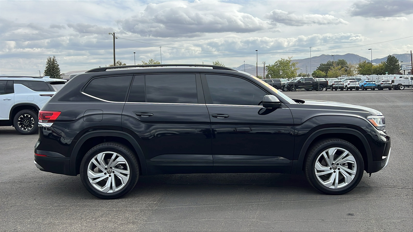 Used 2022 Volkswagen Atlas SE image 4