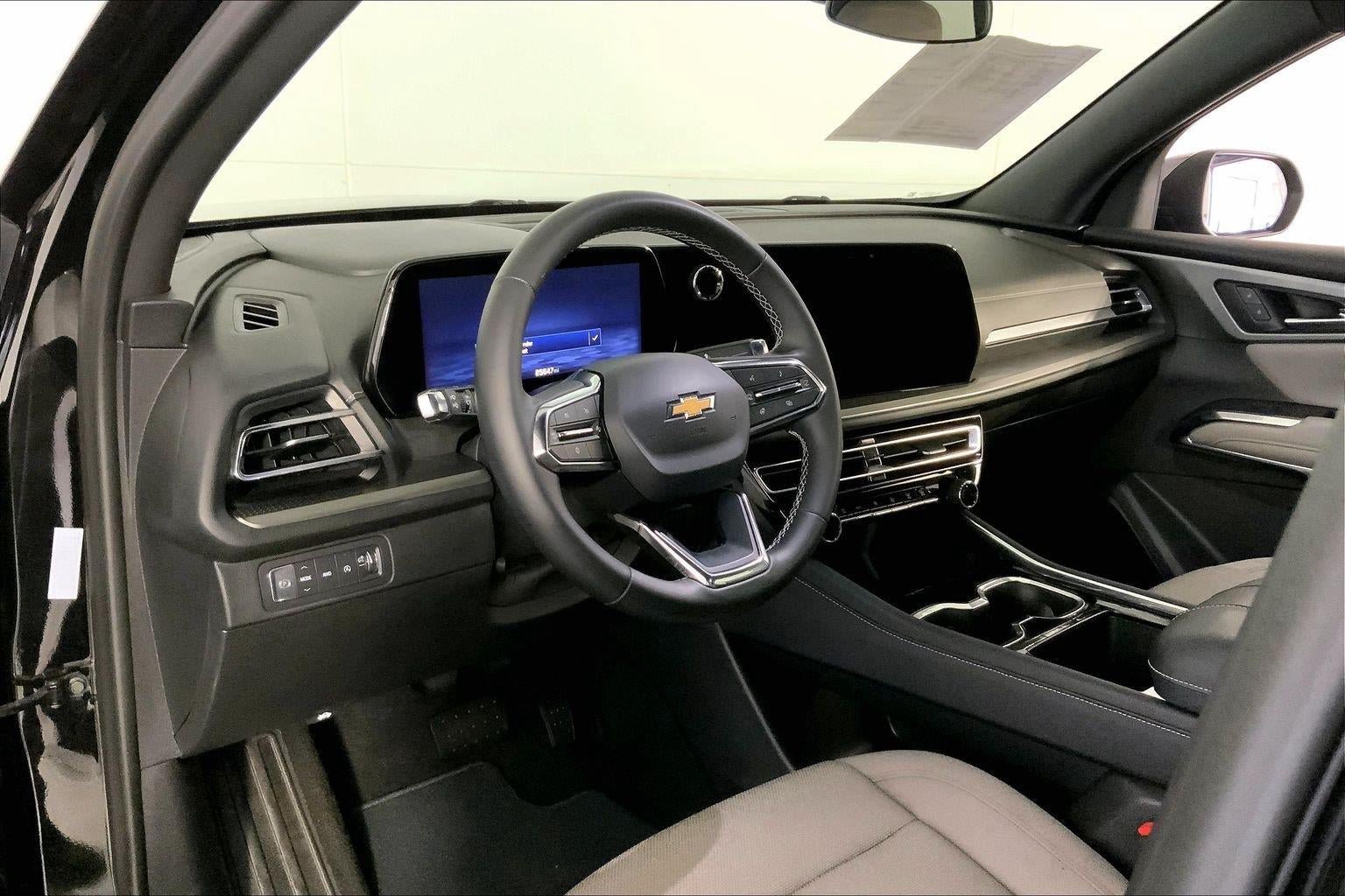 Used 2025 Chevrolet Traverse LT AWD/4WD image 14