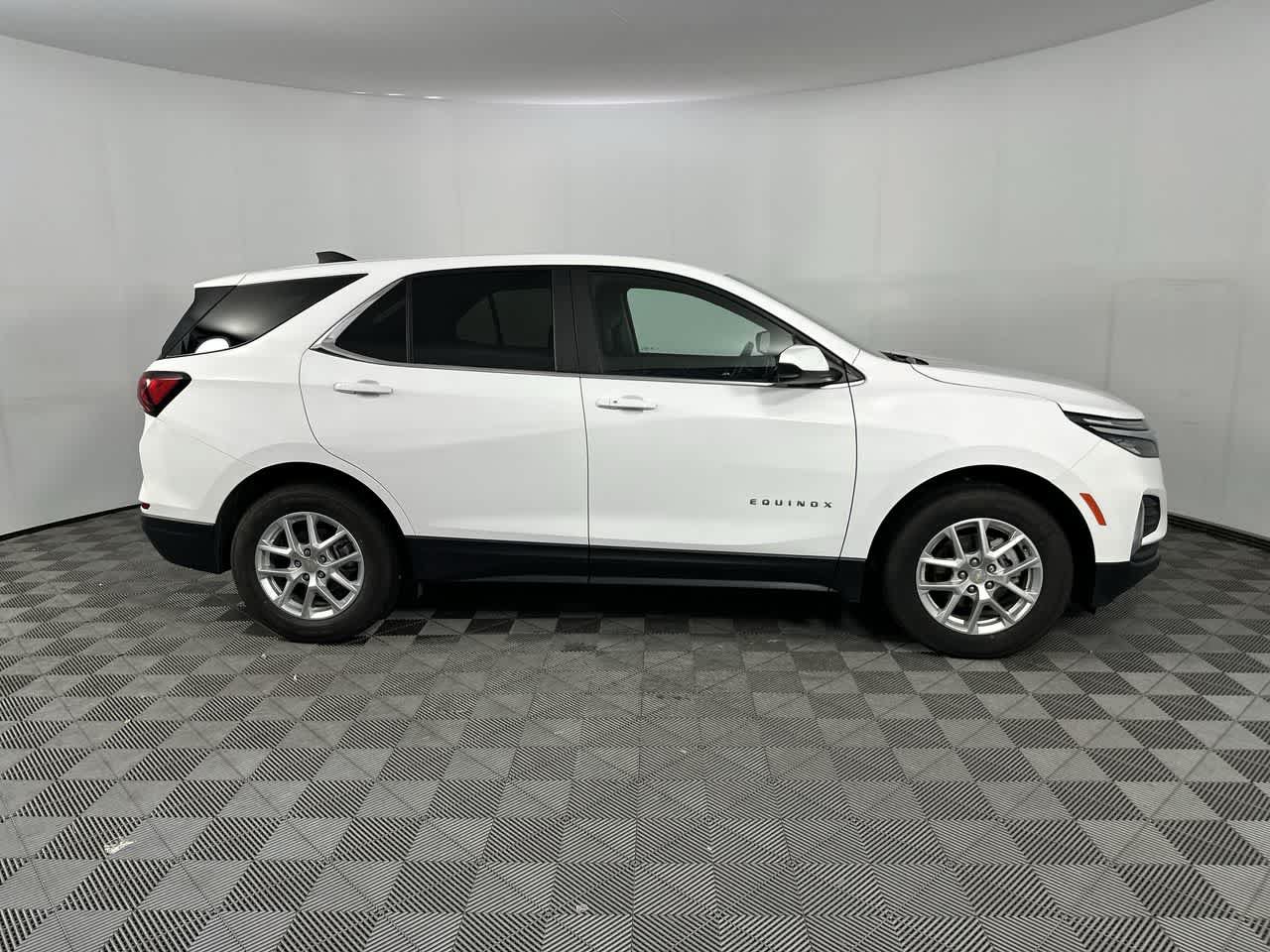 Used 2024 Chevrolet Equinox LT AWD/4WD image 3